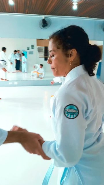 Postura, foco e presença. 
Aqui a gente treina corpo, mente e espírito. Porque defesa pessoal também é autoconhecimento.


#aikidofeminino #aikidoparamulheres #artemarcialfeminina #aikidoinfantil #respeito