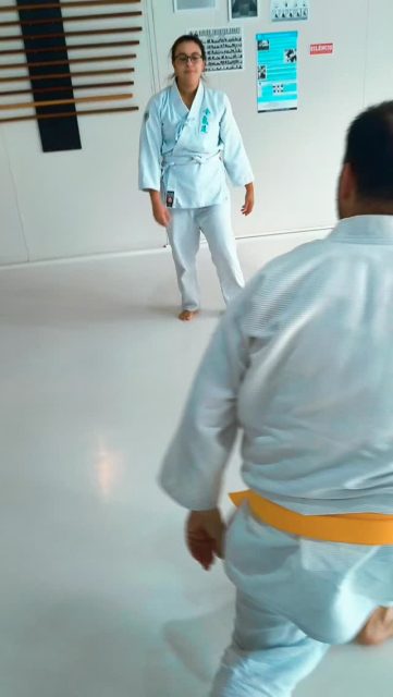Força não é sobre tamanho, é sobre conexão. Aikido feminino: técnica, fluidez e poder.

#aikido #defesapessoal #atividadefisicainfantil #lideranca